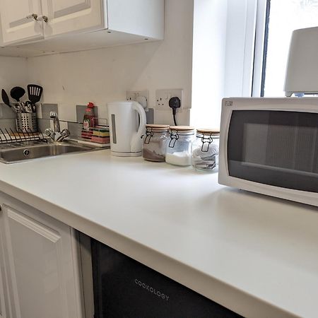 Serene 1 Bedroom Flat In Roath Cardiff Bagian luar foto