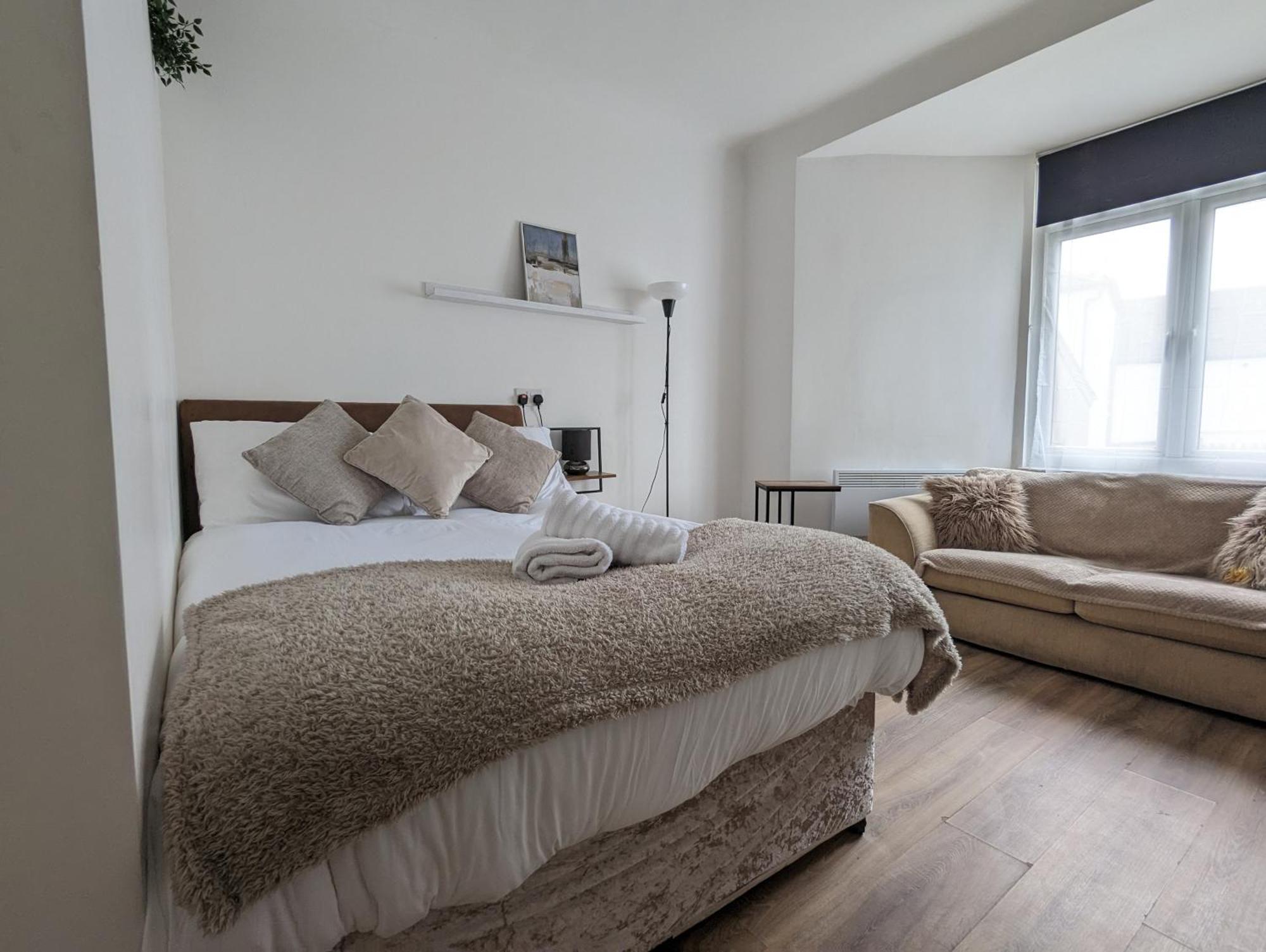 Serene 1 Bedroom Flat In Roath Cardiff Bagian luar foto