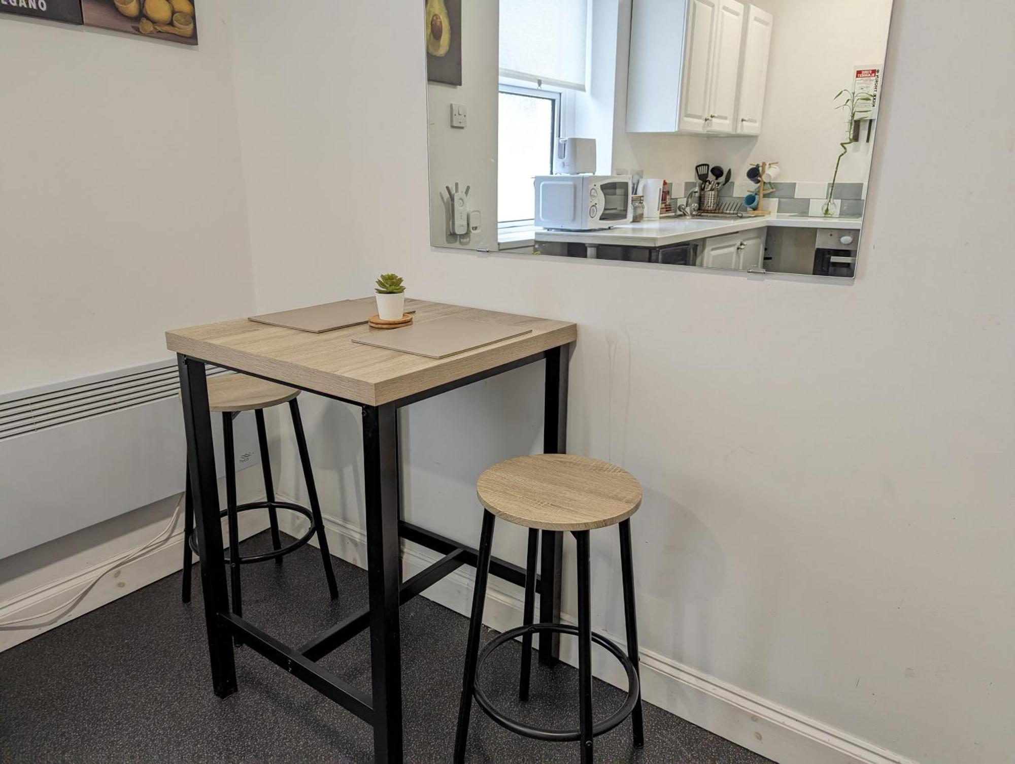 Serene 1 Bedroom Flat In Roath Cardiff Bagian luar foto