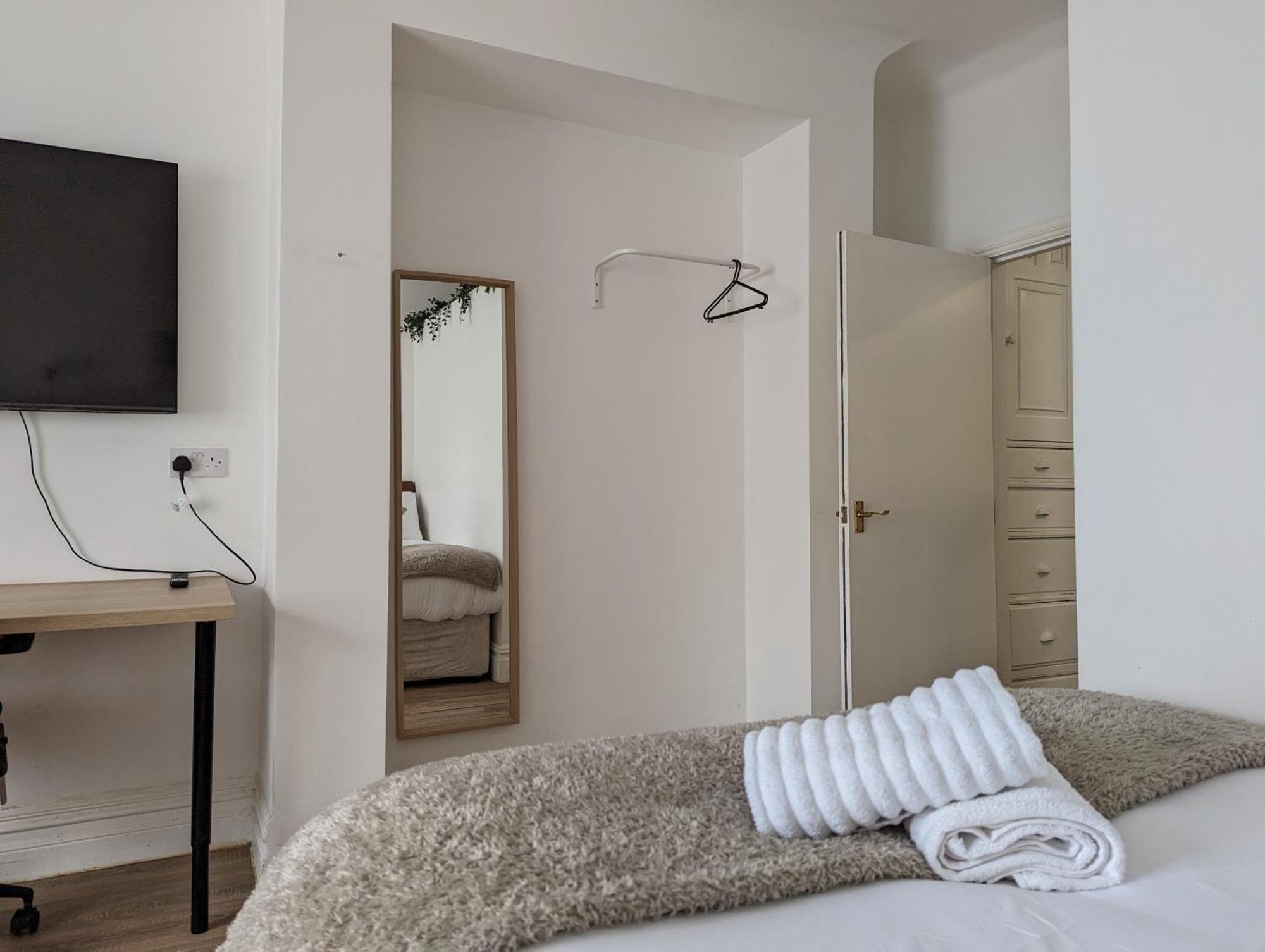 Serene 1 Bedroom Flat In Roath Cardiff Bagian luar foto