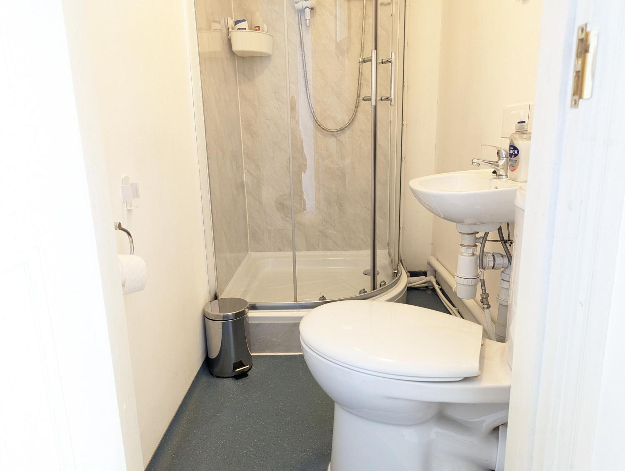 Serene 1 Bedroom Flat In Roath Cardiff Bagian luar foto