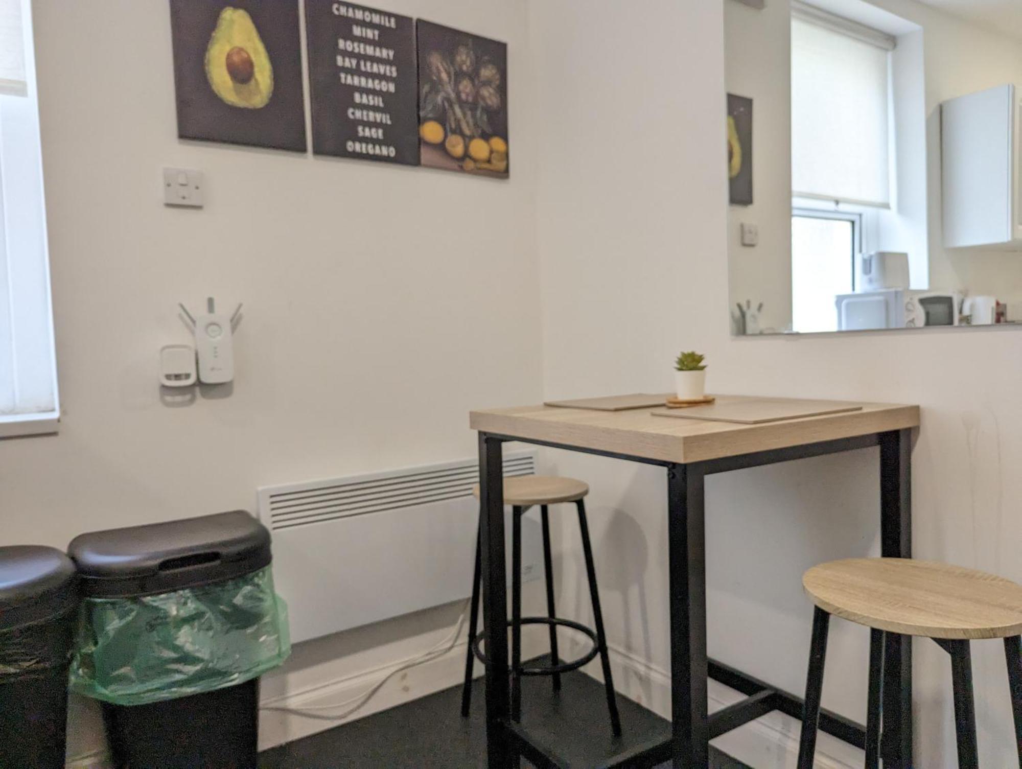 Serene 1 Bedroom Flat In Roath Cardiff Bagian luar foto