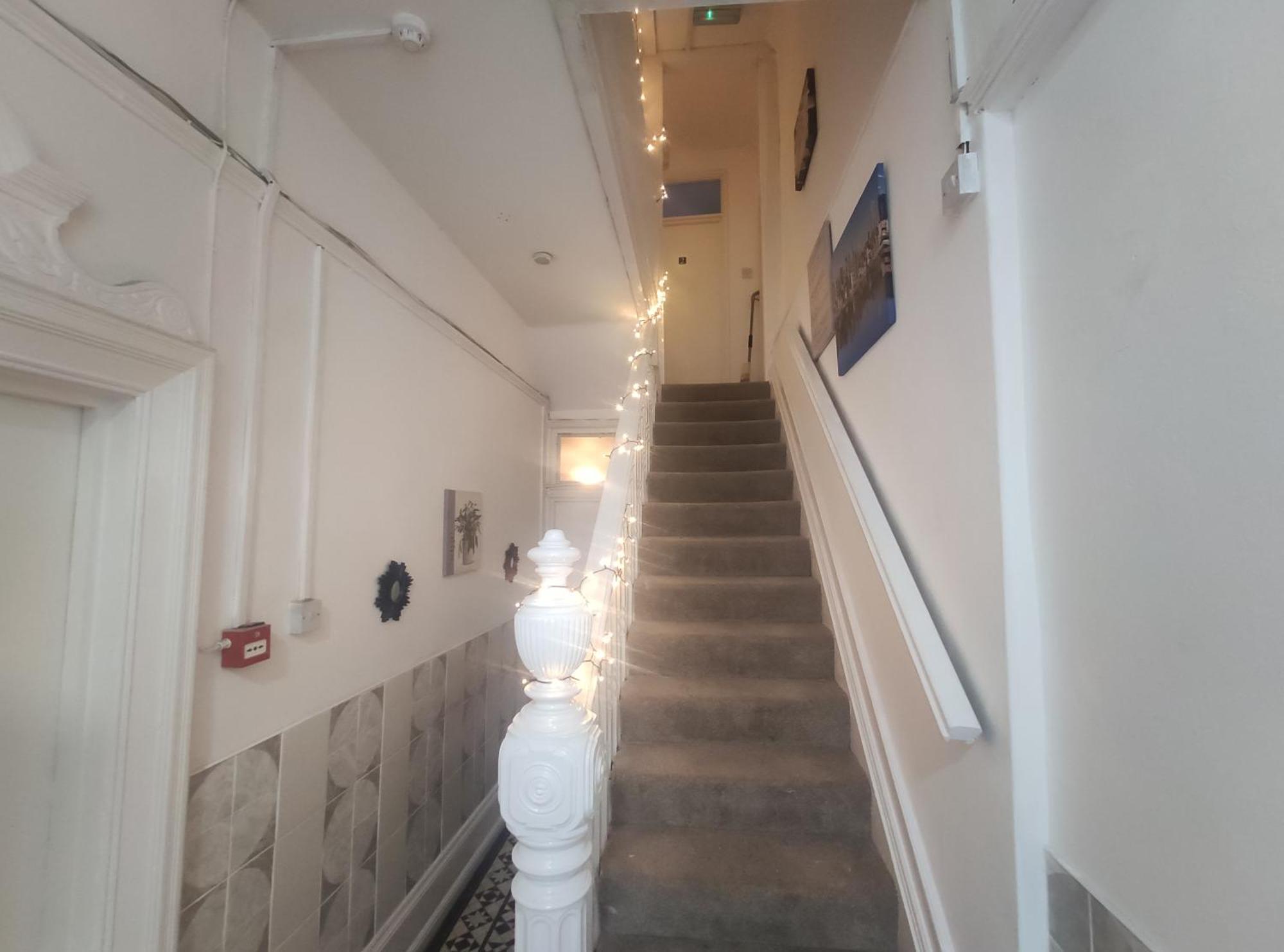 Serene 1 Bedroom Flat In Roath Cardiff Bagian luar foto