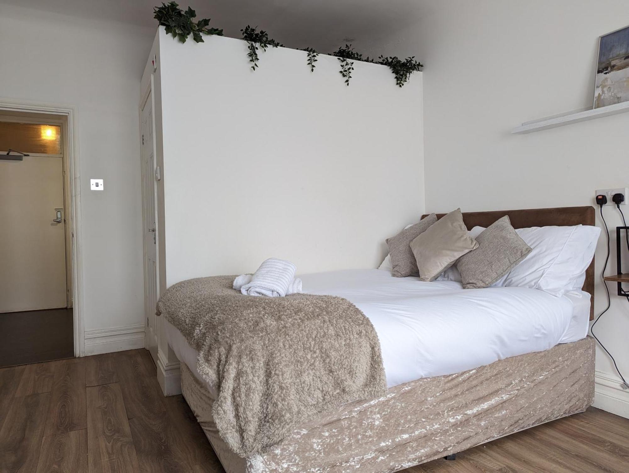Serene 1 Bedroom Flat In Roath Cardiff Bagian luar foto