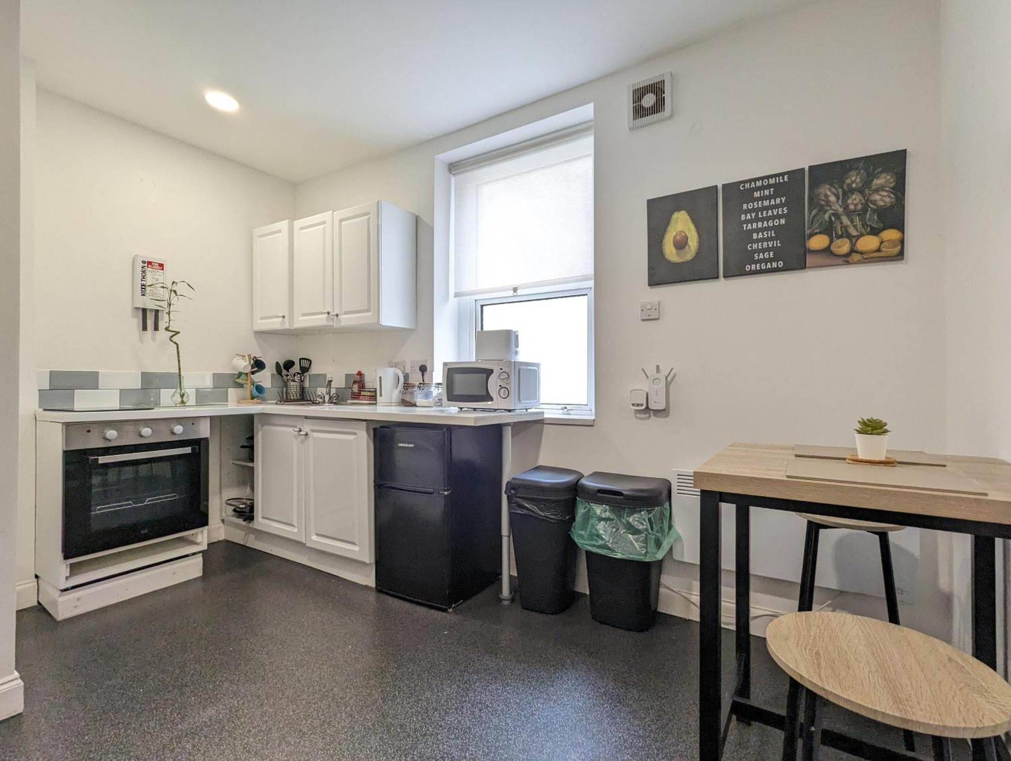 Serene 1 Bedroom Flat In Roath Cardiff Bagian luar foto