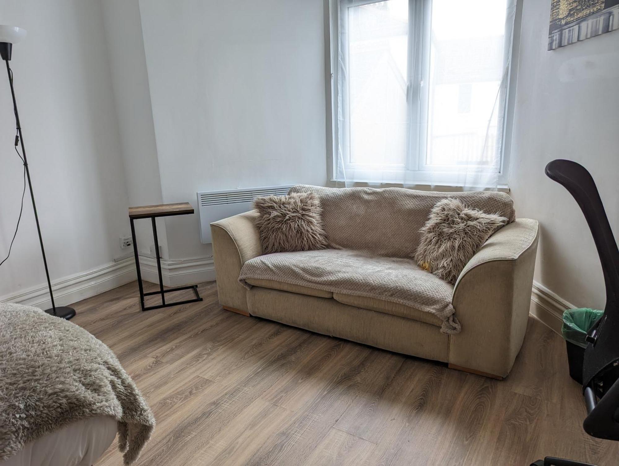 Serene 1 Bedroom Flat In Roath Cardiff Bagian luar foto