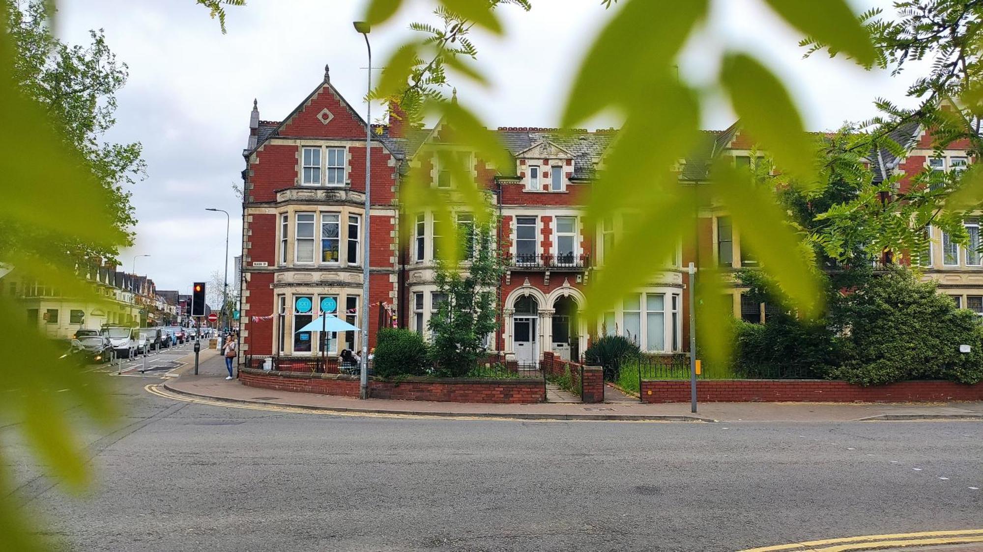 Serene 1 Bedroom Flat In Roath Cardiff Bagian luar foto